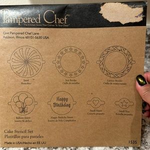 Cake decorating stencil set